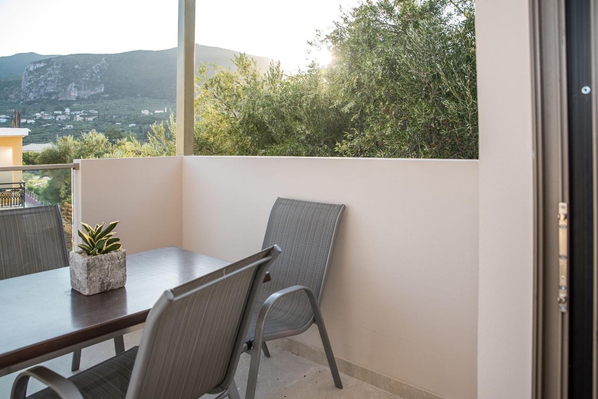 Aphrodite Studios & Suites - 140M From The Beach, By Zantewize Alykes  Pokoj fotografie