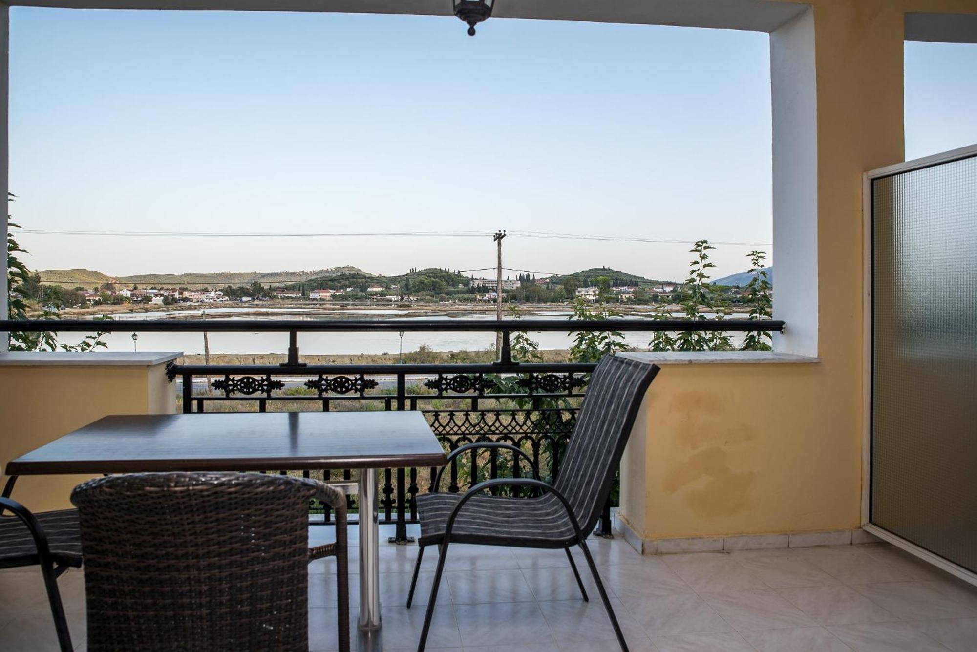 Aphrodite Studios & Suites - 140M From The Beach, By Zantewize Alykes  Pokoj fotografie