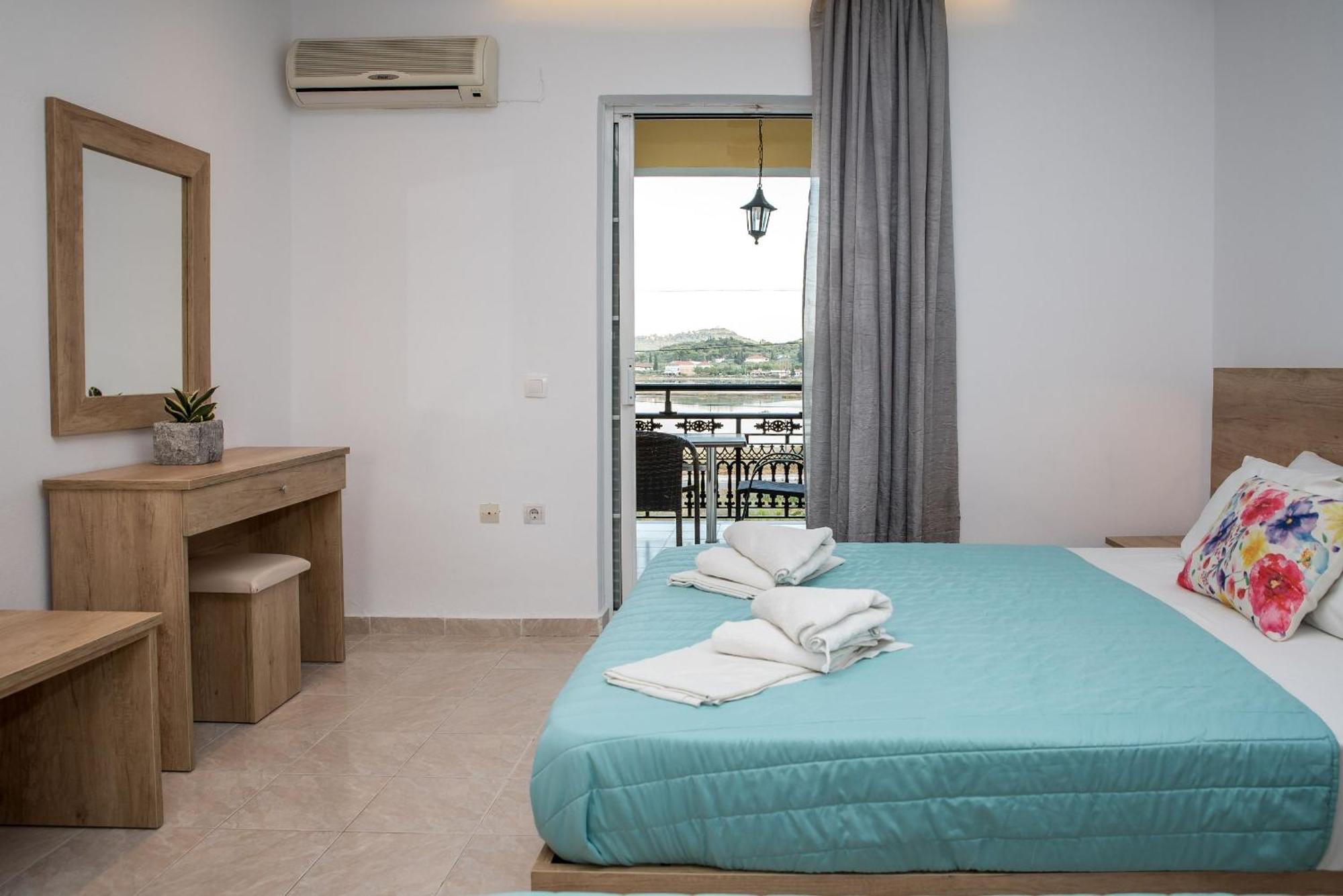Aphrodite Studios & Suites - 140M From The Beach, By Zantewize Alykes  Pokoj fotografie